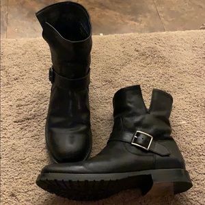 Frye Veronica bootie size 9